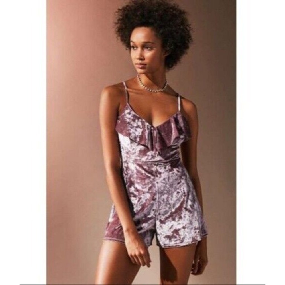 NEW Urban Outfitters Crushed Velvet Romper Blush Pink XS Party Date Night Glam - Picture 10 of 11